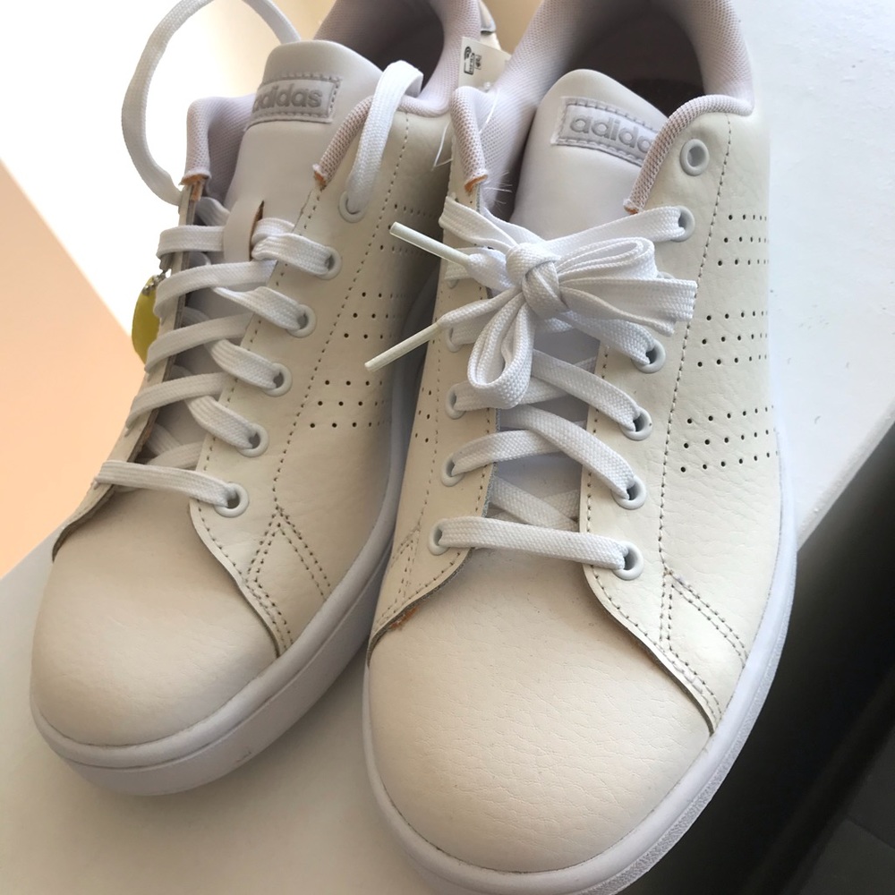 Women’s Adidas Cloadfoam Advantage tennis low tops